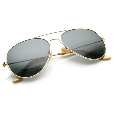 military aviator sunglasses classic style.